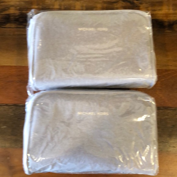 Michael Kors wristlet pouch - Picture 5 of 8